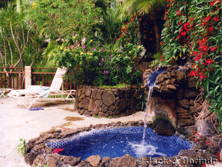 Prince Kuhio Pool and Fountain